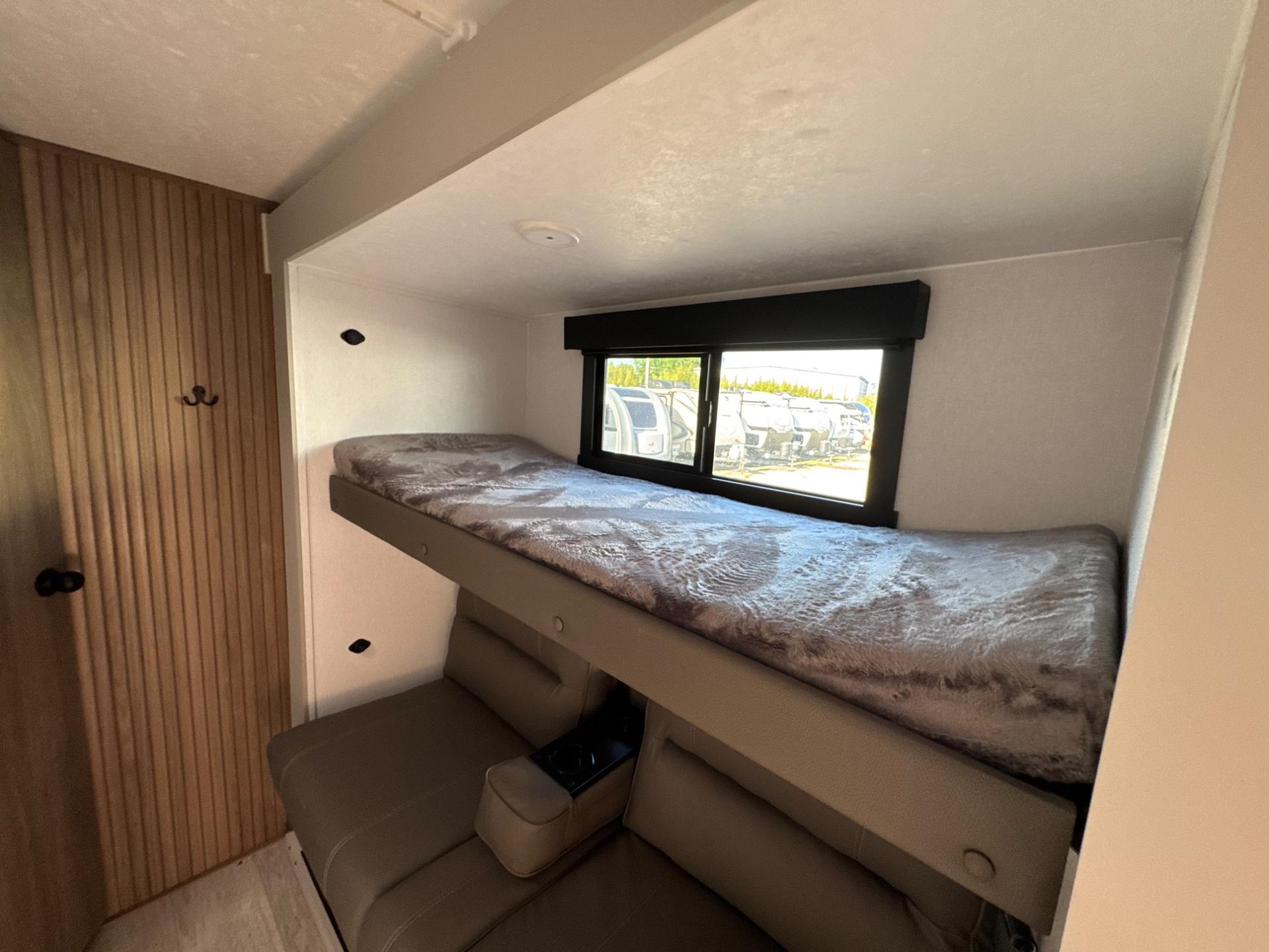 2026 Coachmen 2026 Coachmen Freedom Express Ultra Lite - thumbnail 18