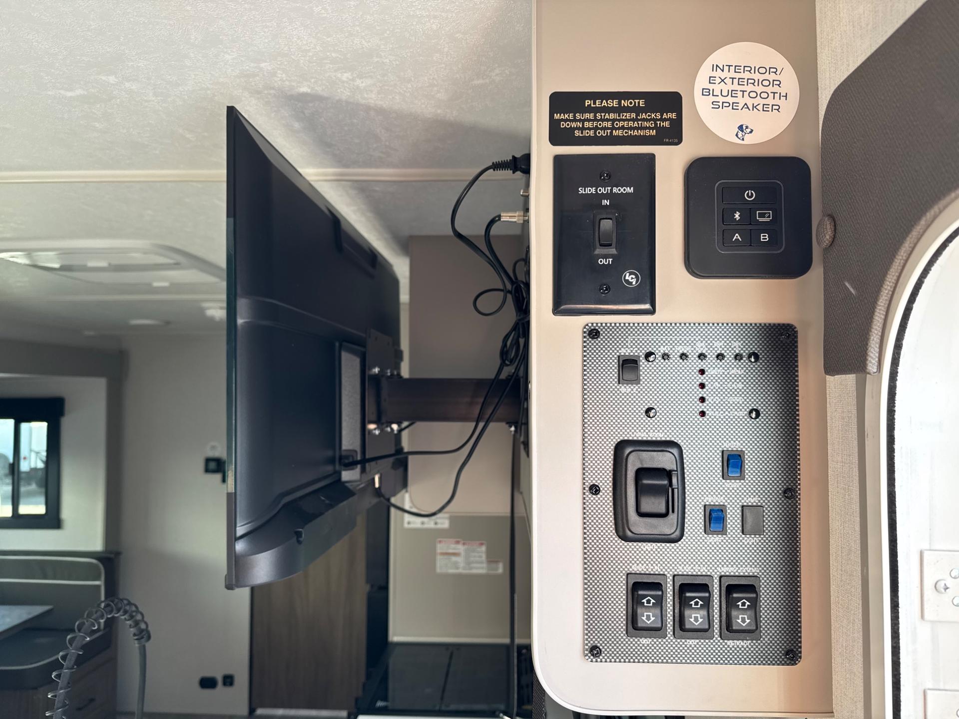 2026 Coachmen 2026 Coachmen Freedom Express Ultra Lite - thumbnail 34