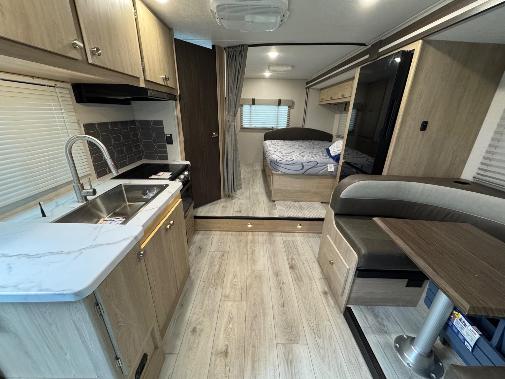 2025 Coachmen 2025 Coachmen Leprechaun - thumbnail 6