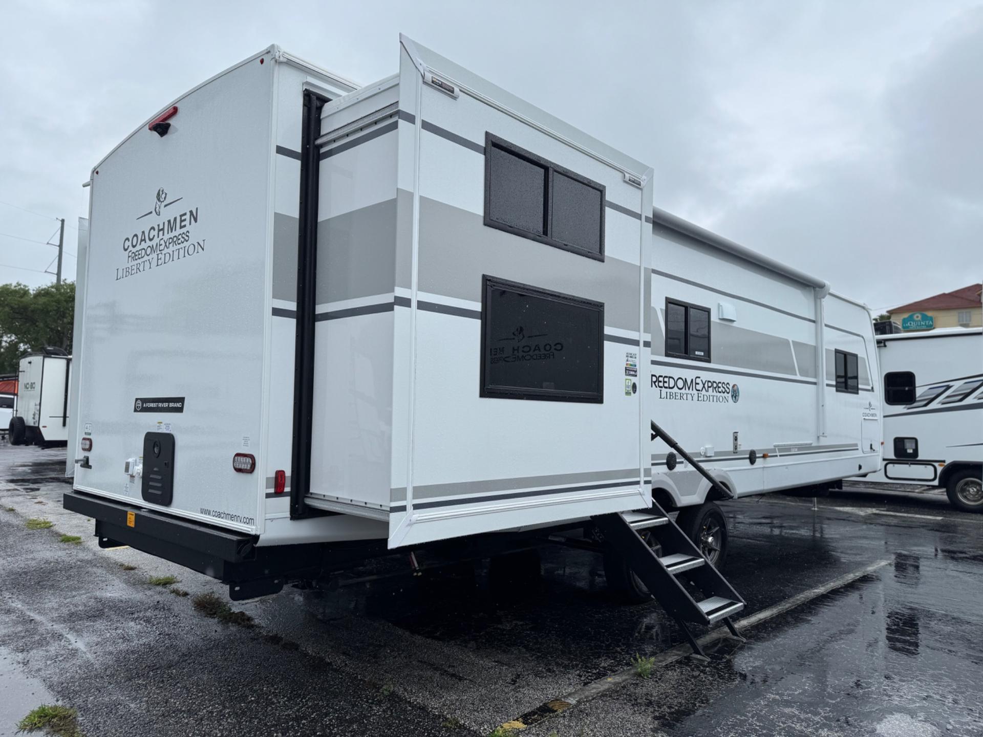 2026 Coachmen 2026 Coachmen Freedom Express Ultra Lite - thumbnail 5