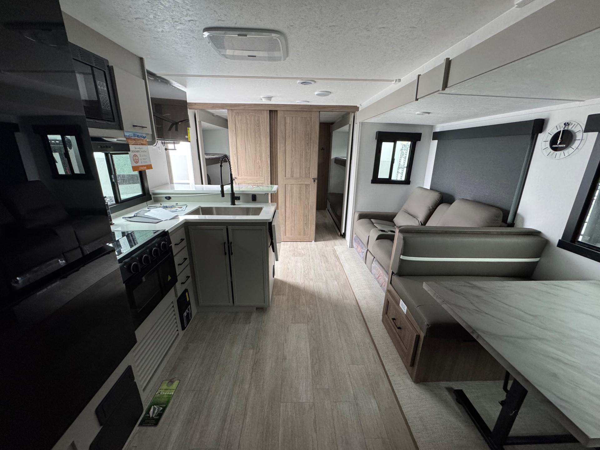 2026 Coachmen 2026 Coachmen Freedom Express Ultra Lite - thumbnail 6