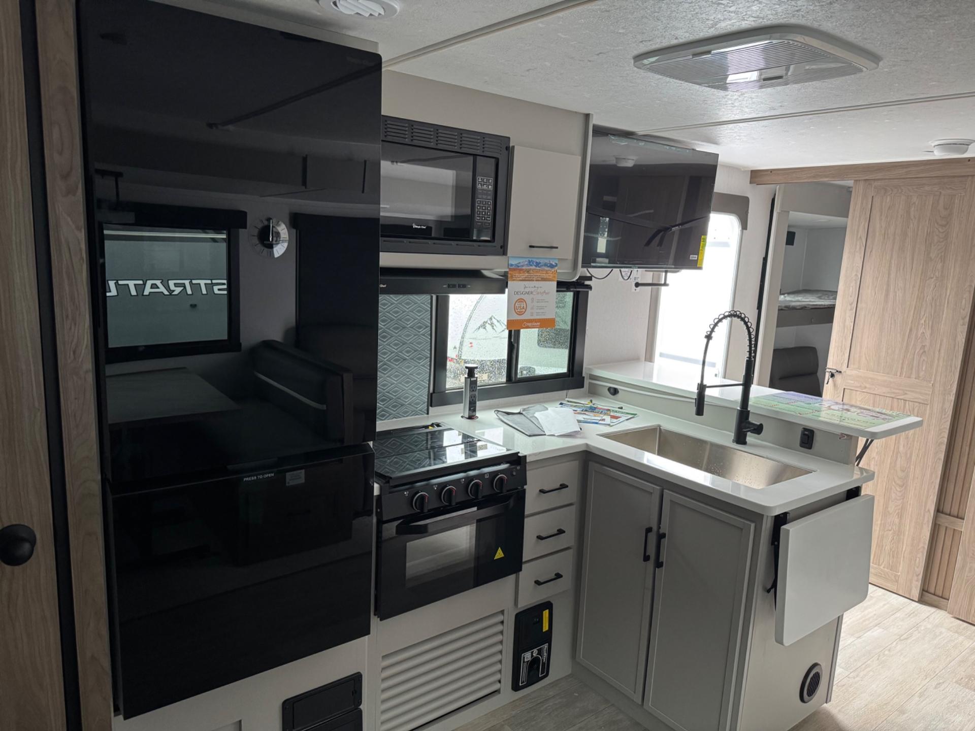 2026 Coachmen 2026 Coachmen Freedom Express Ultra Lite - thumbnail 8