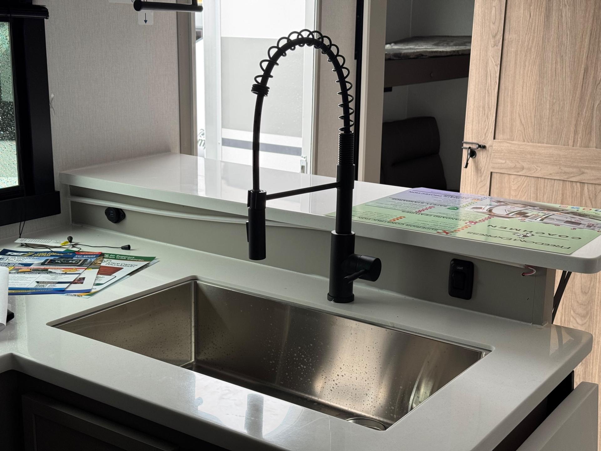 2026 Coachmen 2026 Coachmen Freedom Express Ultra Lite - thumbnail 9