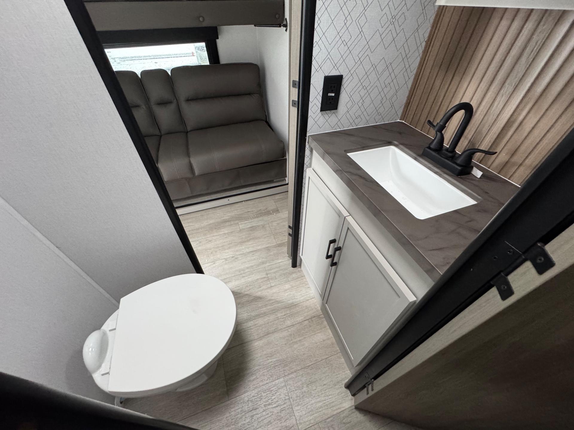 2026 Coachmen 2026 Coachmen Freedom Express Ultra Lite - thumbnail 19