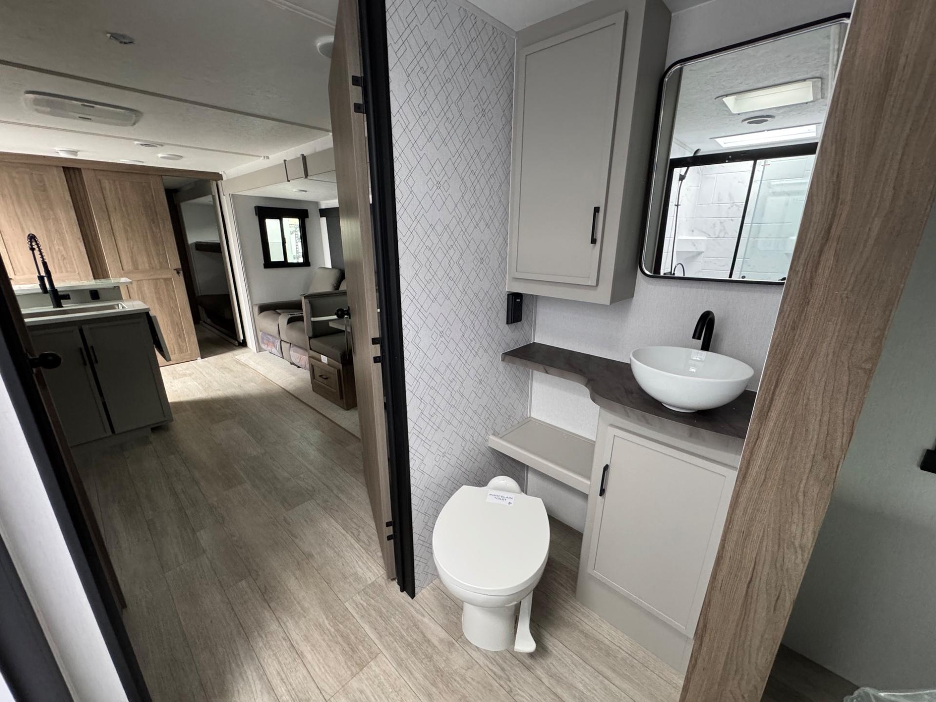 2026 Coachmen 2026 Coachmen Freedom Express Ultra Lite - thumbnail 27