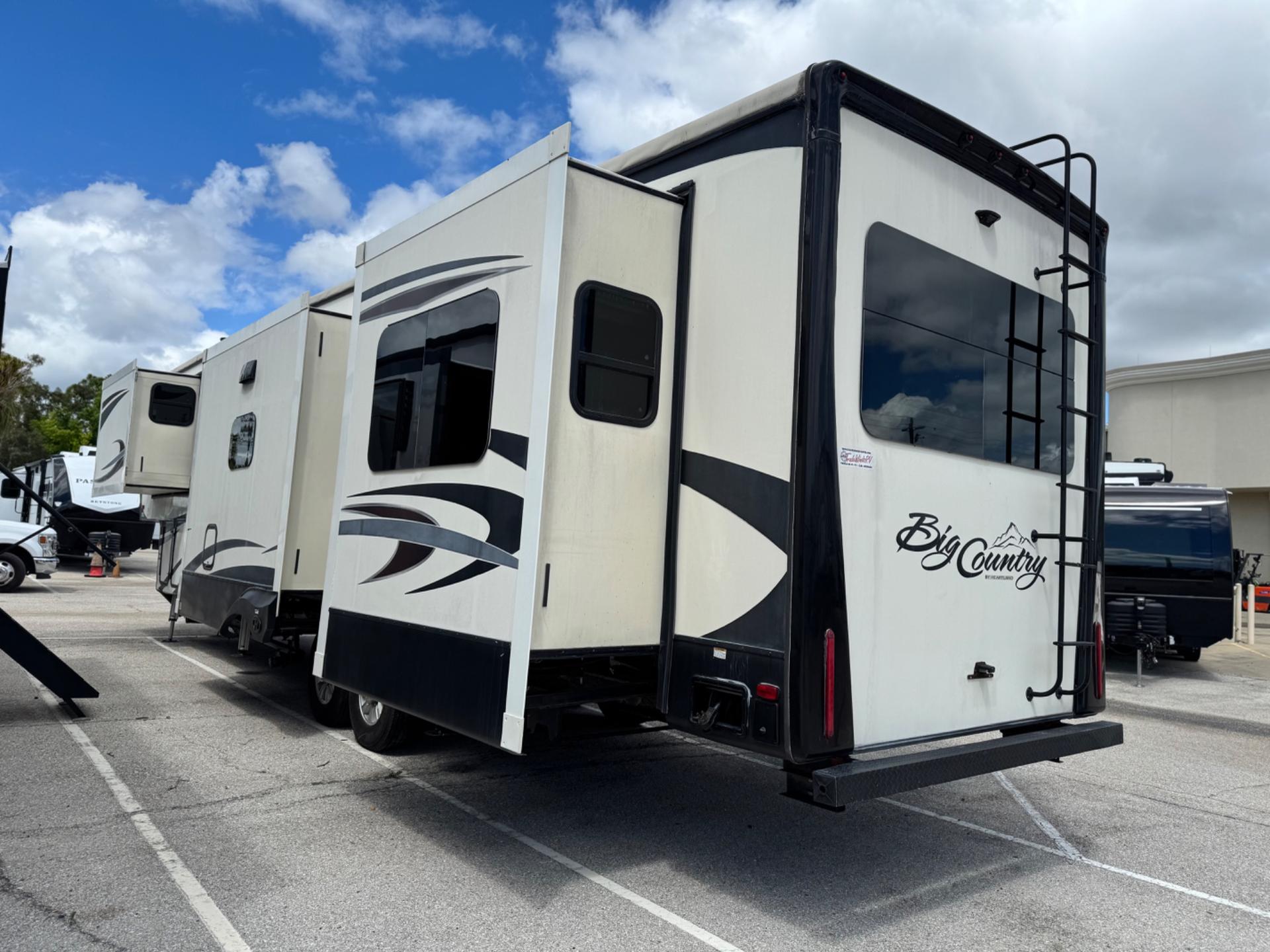 2018 Heartland 2018 Heartland Big Country - thumbnail 3