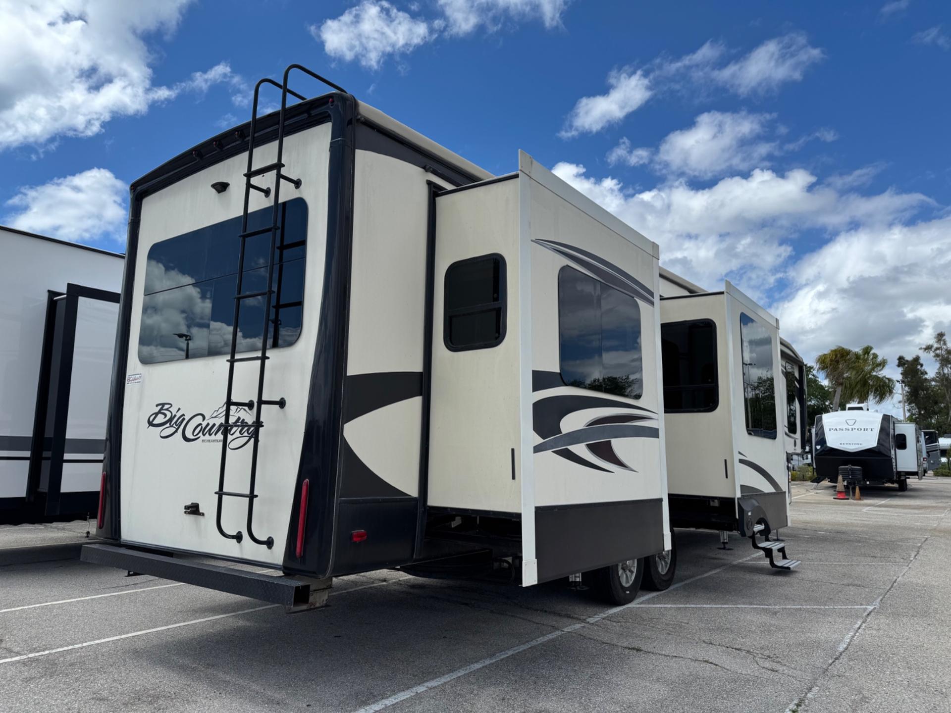 2018 Heartland 2018 Heartland Big Country - thumbnail 4