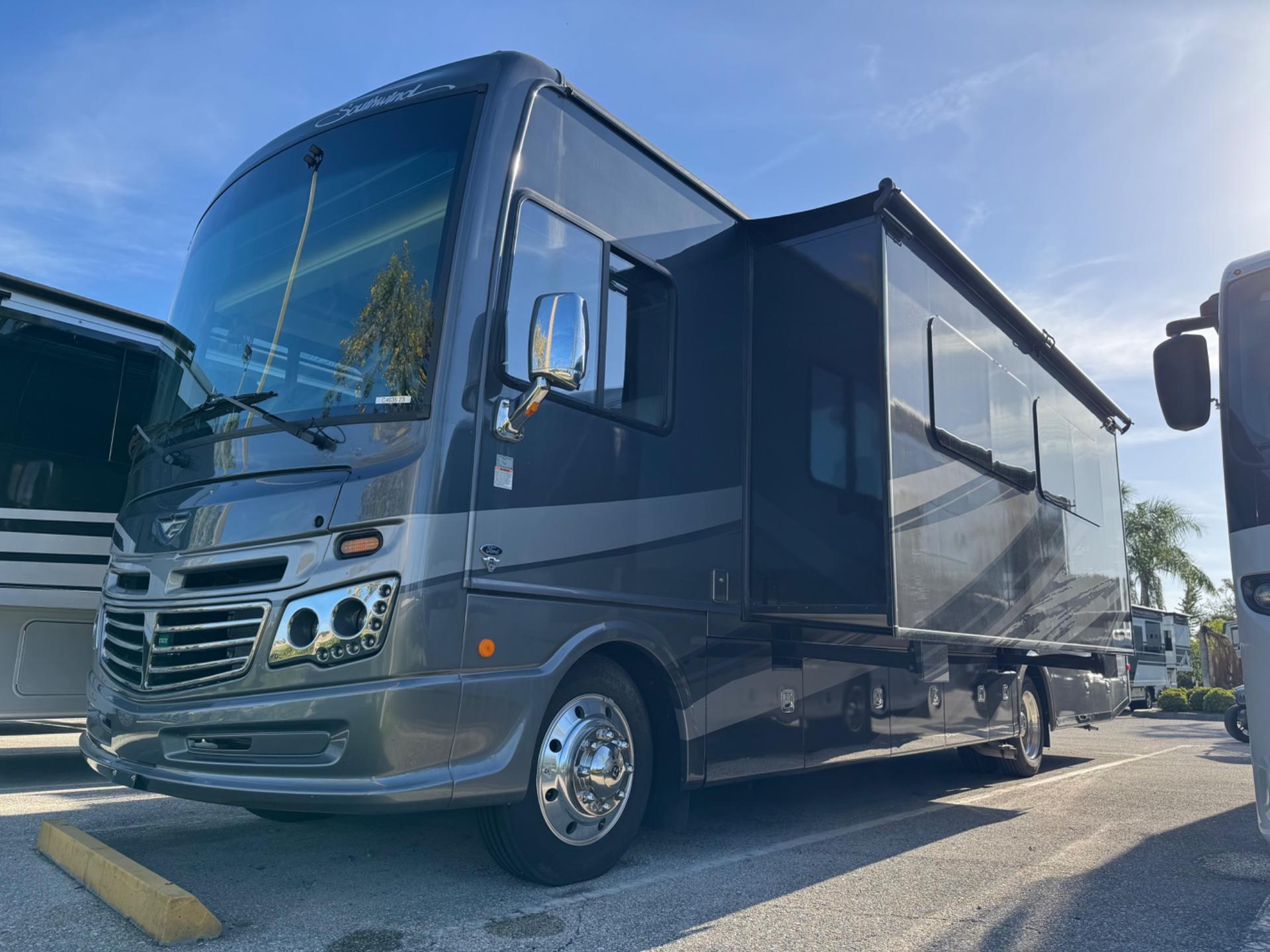 2023 FLEETWOOD RV 2023 FLEETWOOD RV SOUTHWIND - thumbnail 2