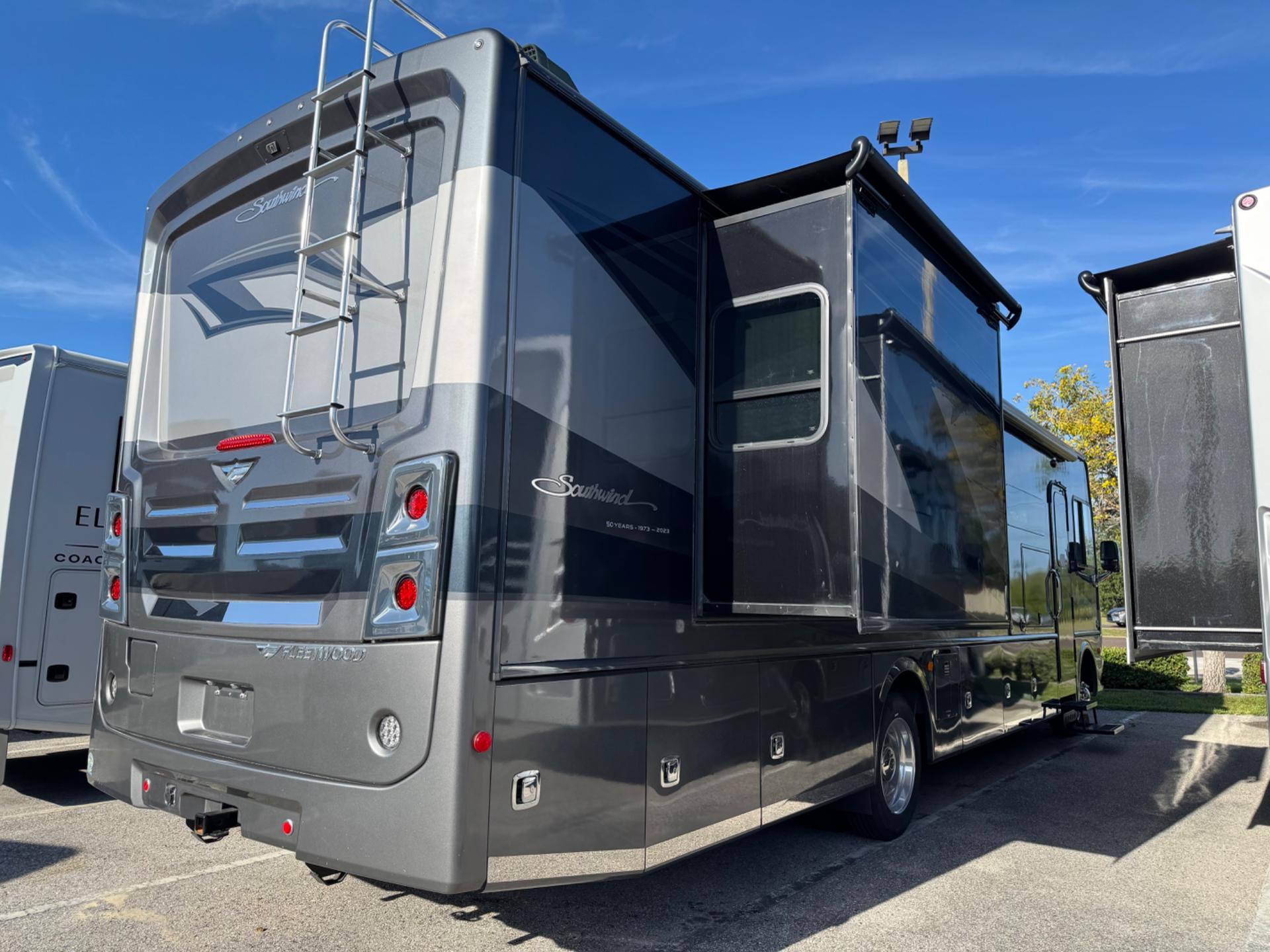 2023 FLEETWOOD RV 2023 FLEETWOOD RV SOUTHWIND - thumbnail 4