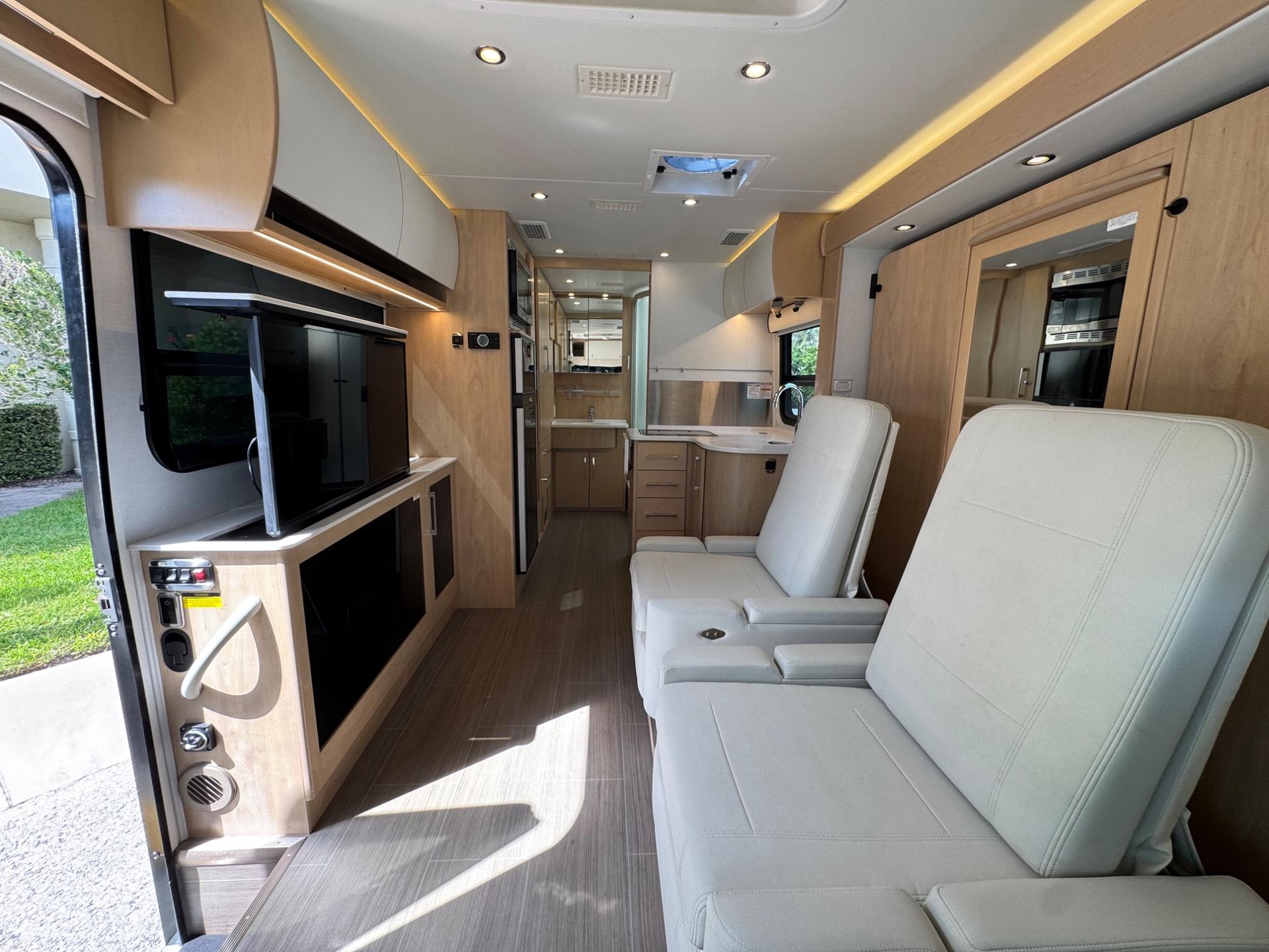 2020 Leisure Travel Vans 2020 Leisure Travel Vans Unity - thumbnail 6