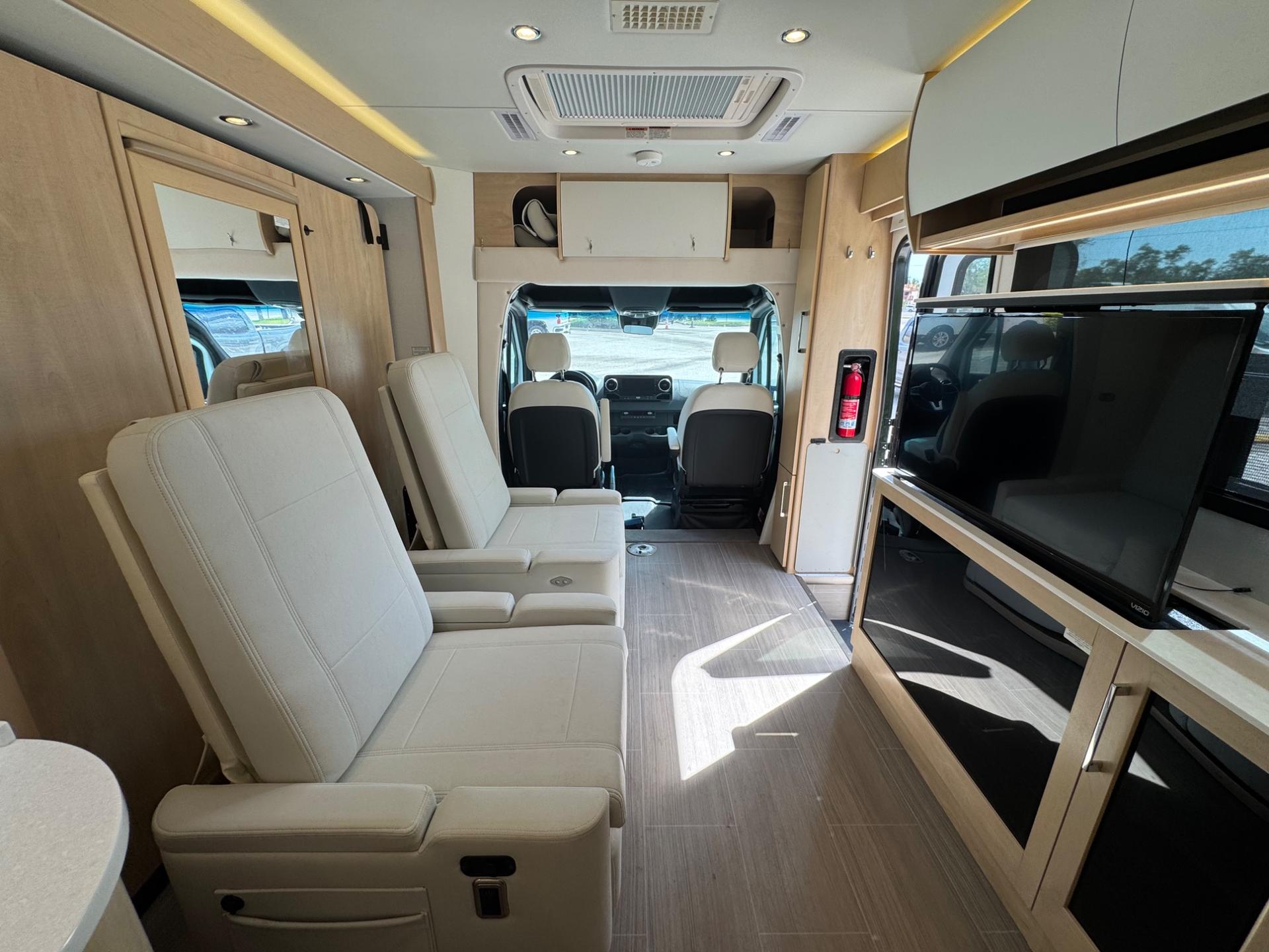 2020 Leisure Travel Vans 2020 Leisure Travel Vans Unity - thumbnail 7