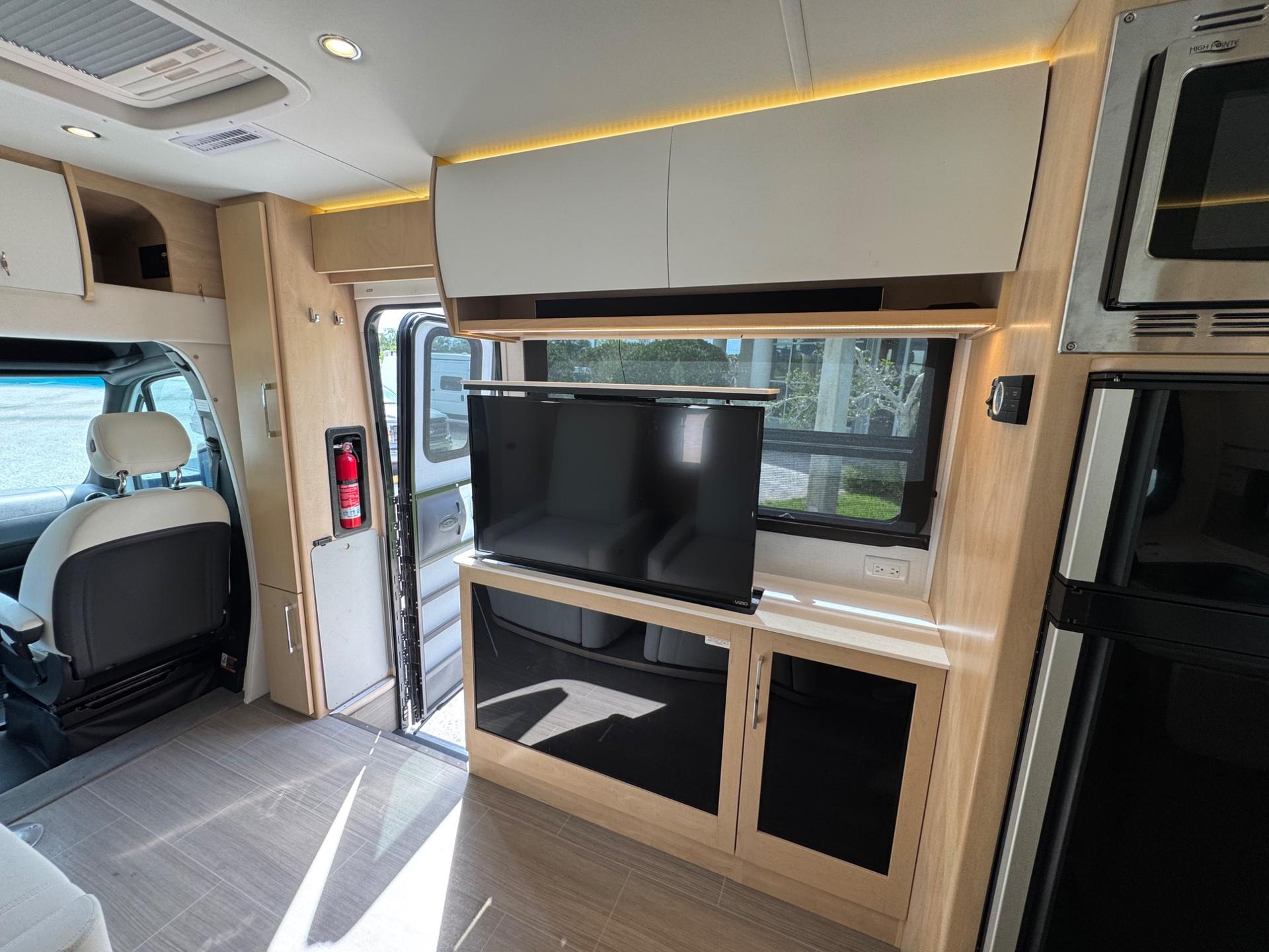 2020 Leisure Travel Vans 2020 Leisure Travel Vans Unity - thumbnail 8