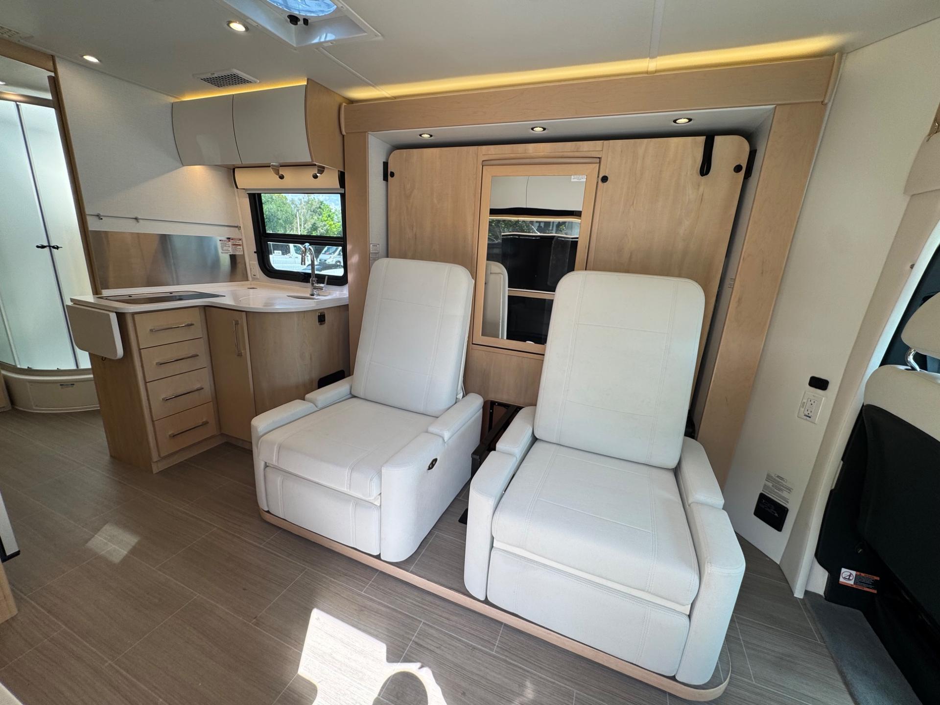 2020 Leisure Travel Vans 2020 Leisure Travel Vans Unity - thumbnail 9