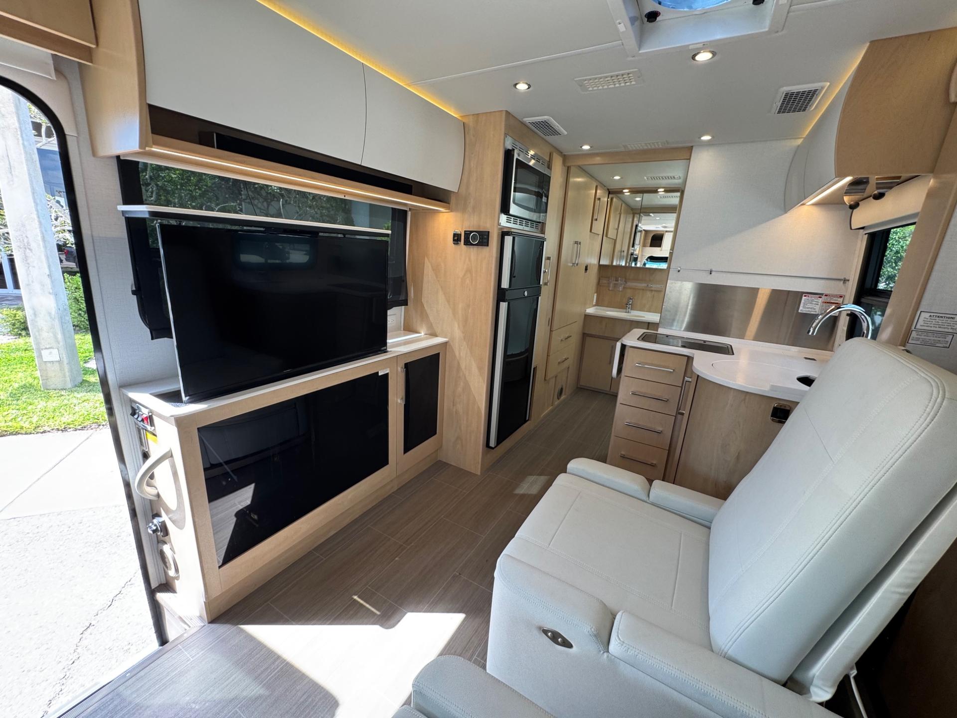 2020 Leisure Travel Vans 2020 Leisure Travel Vans Unity - thumbnail 14