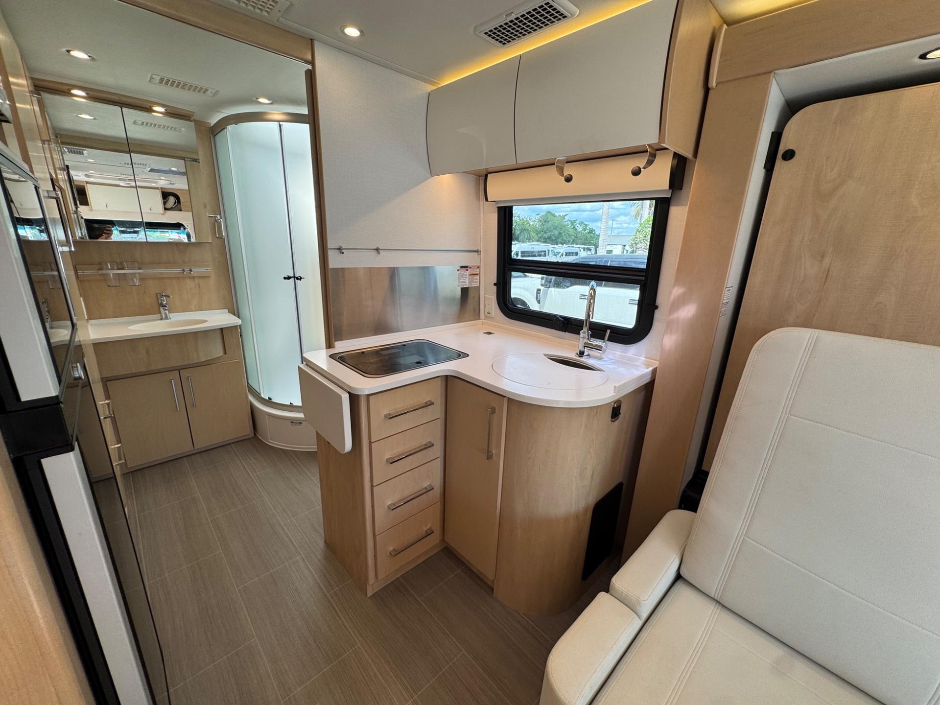 2020 Leisure Travel Vans 2020 Leisure Travel Vans Unity - thumbnail 15
