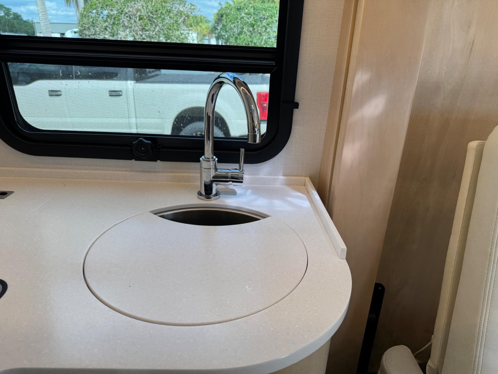 2020 Leisure Travel Vans 2020 Leisure Travel Vans Unity - thumbnail 16