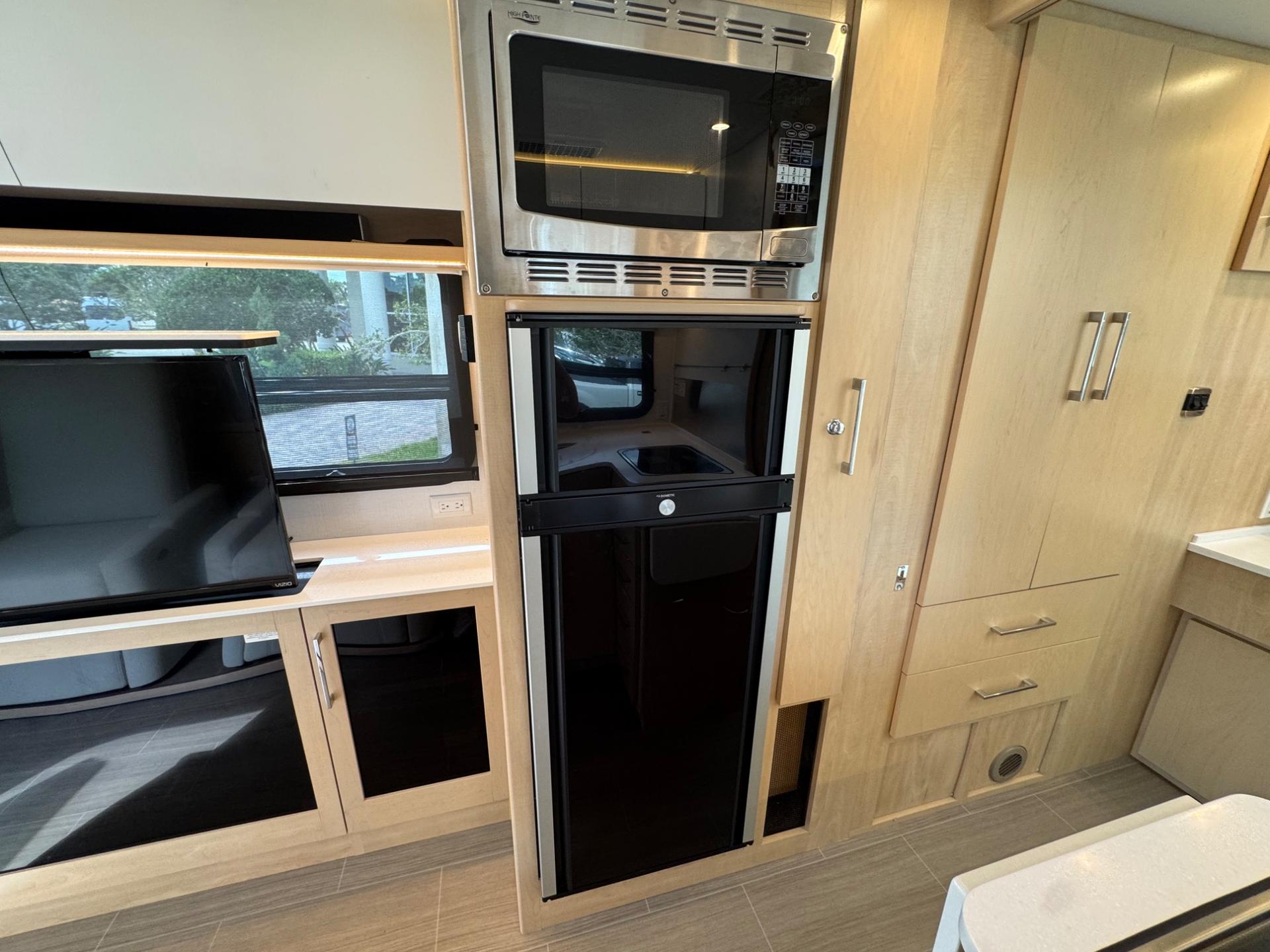 2020 Leisure Travel Vans 2020 Leisure Travel Vans Unity - thumbnail 18