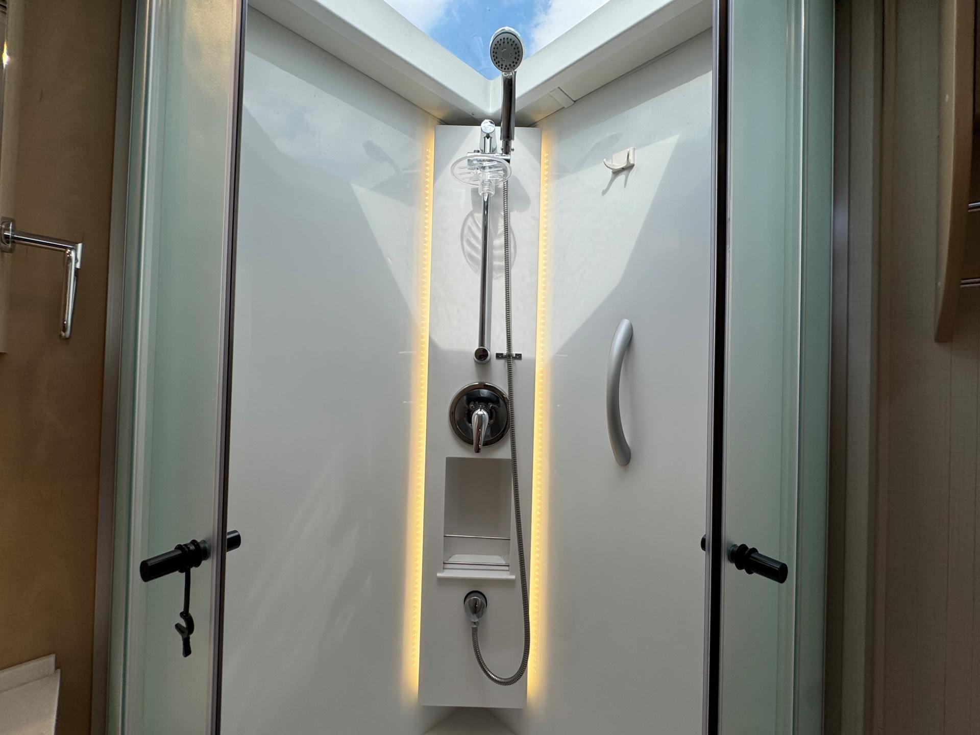 2020 Leisure Travel Vans 2020 Leisure Travel Vans Unity - thumbnail 20