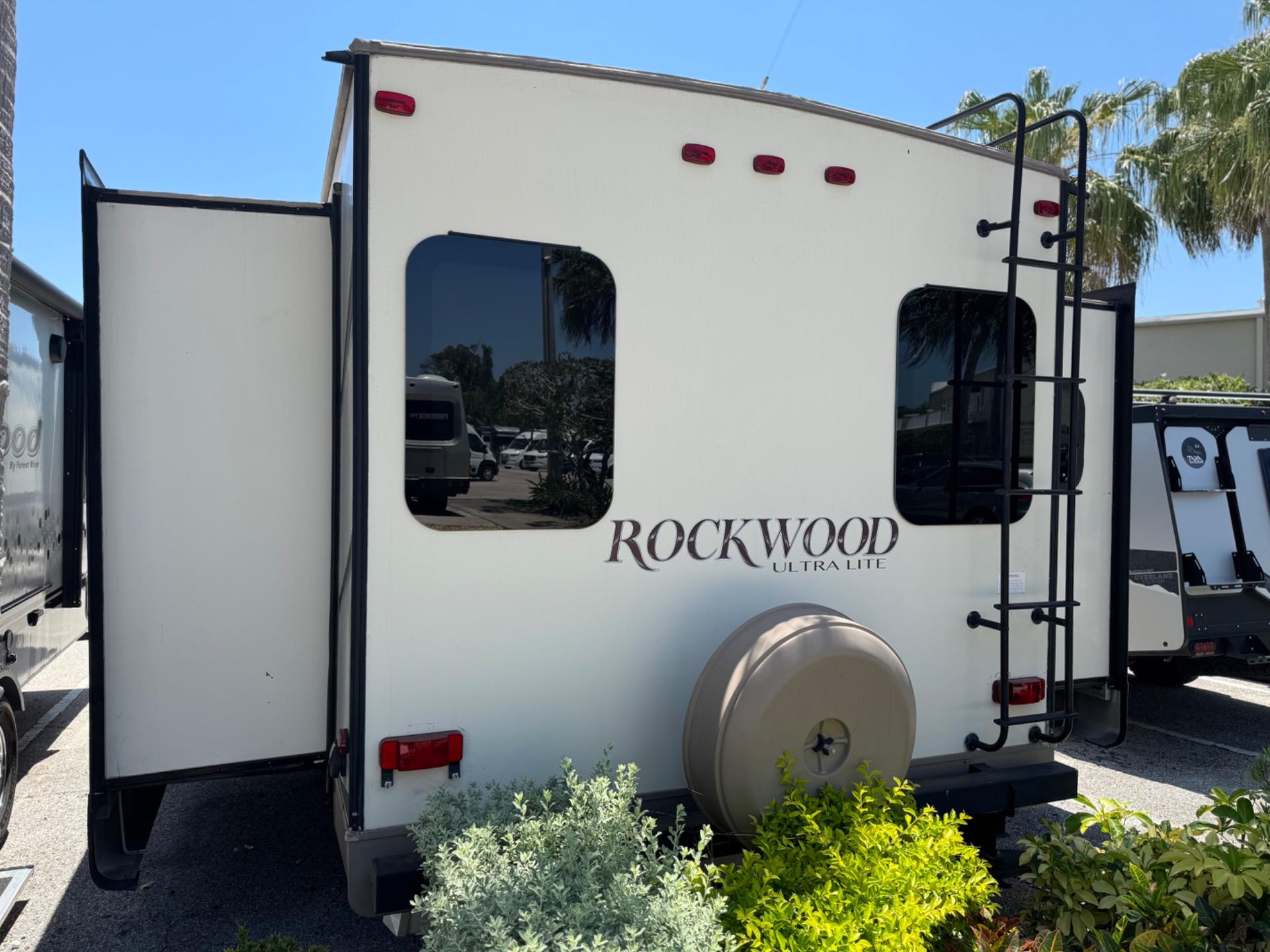 2015 FOREST RIVER 2015 FOREST RIVER ROCKWOOD - thumbnail 3