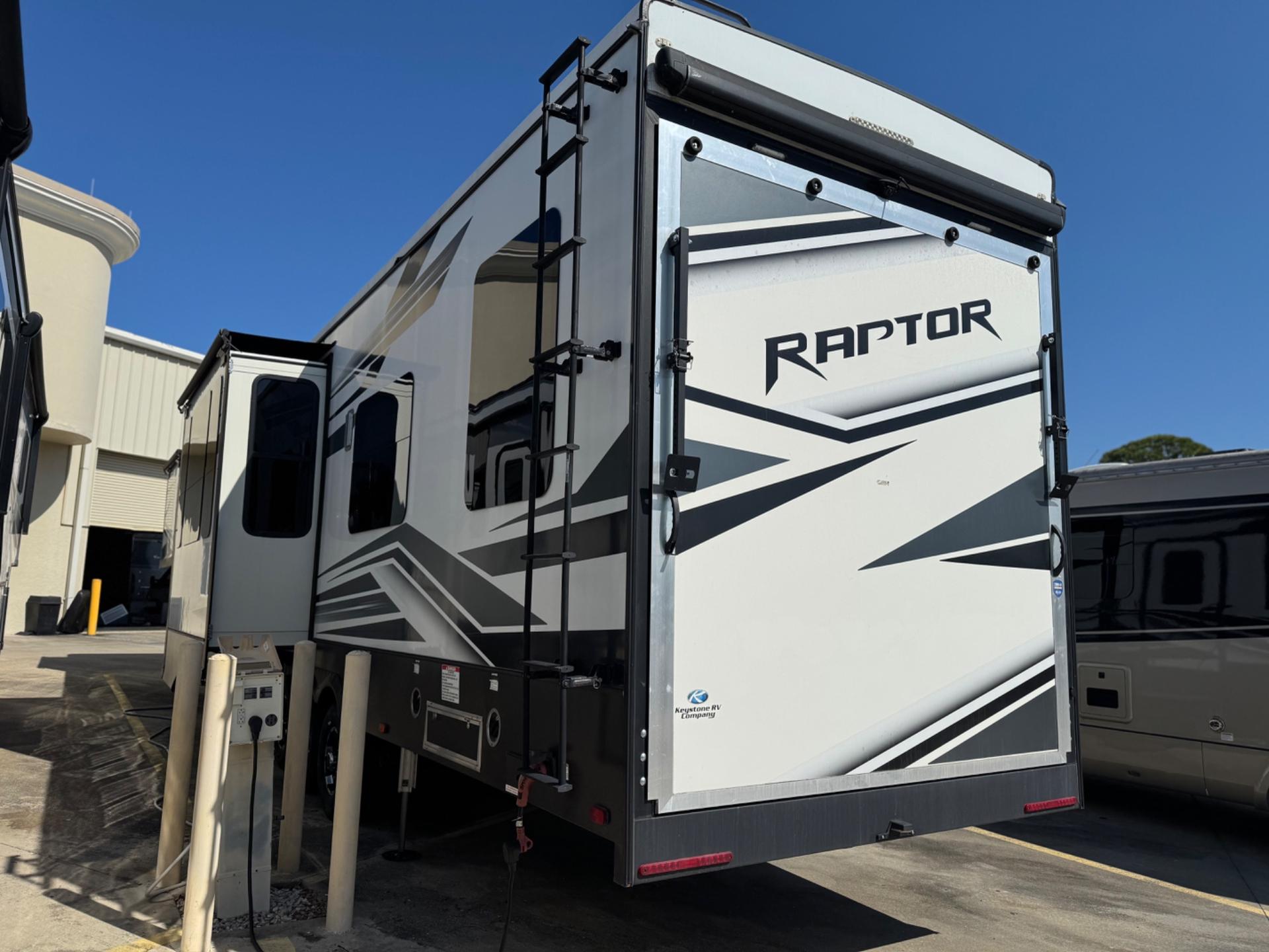 2021 Keystone RV 2021 Keystone RV Raptor - thumbnail 3