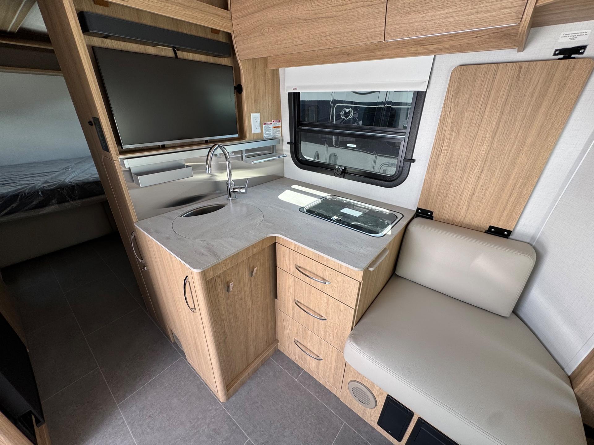 2025 Leisure Travel Vans 2025 Leisure Travel Vans Wonder - thumbnail 8
