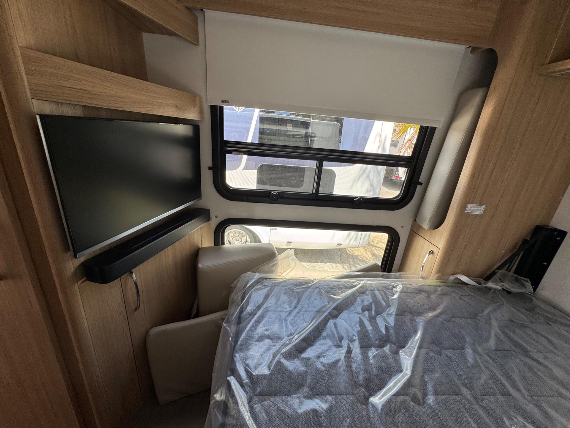 2025 Leisure Travel Vans 2025 Leisure Travel Vans Wonder - thumbnail 15