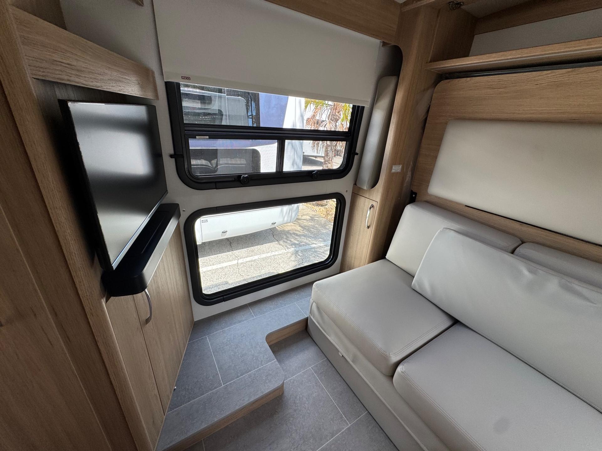 2025 Leisure Travel Vans 2025 Leisure Travel Vans Wonder - thumbnail 17
