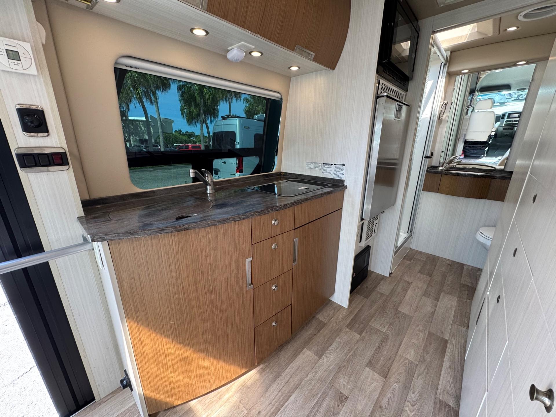 2014 Leisure Travel Vans 2014 Leisure Travel Vans Free Spirit - thumbnail 11