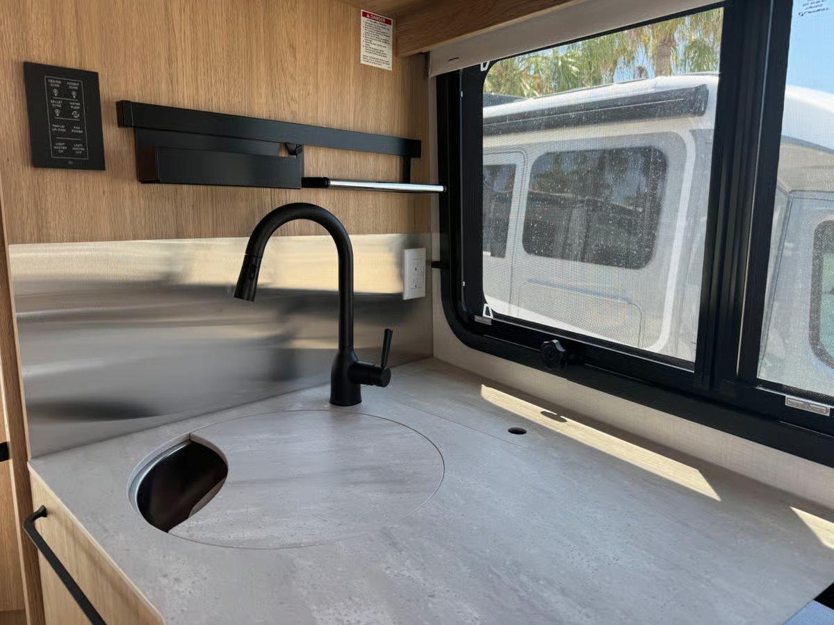 2026 Leisure Travel Vans 2026 Leisure Travel Vans Wonder - thumbnail 13