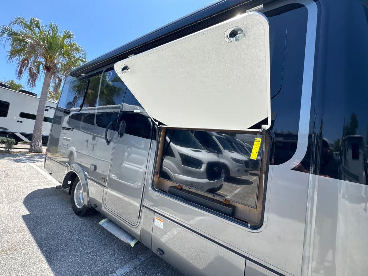 2026 Leisure Travel Vans 2026 Leisure Travel Vans Wonder - thumbnail 16