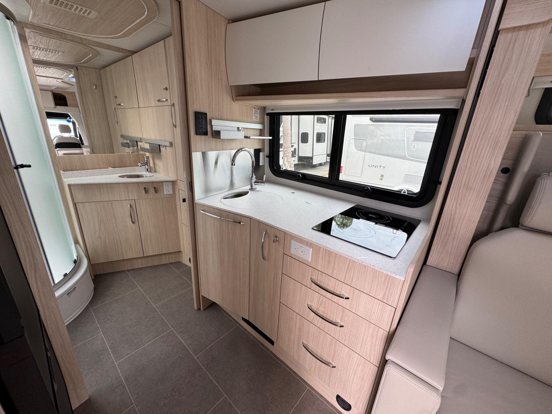 2026 LEISURE TRAVEL VANS 2026 LEISURE TRAVEL VANS UNITY - thumbnail 9