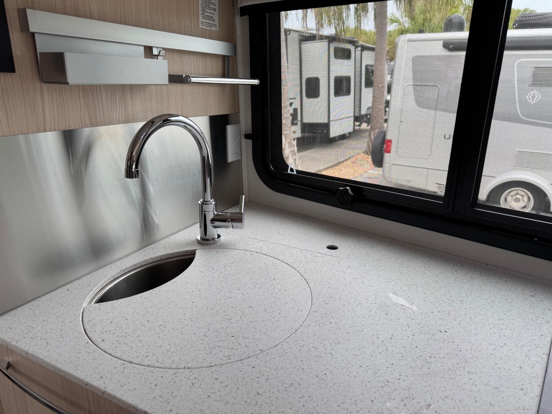 2026 LEISURE TRAVEL VANS 2026 LEISURE TRAVEL VANS UNITY - thumbnail 11