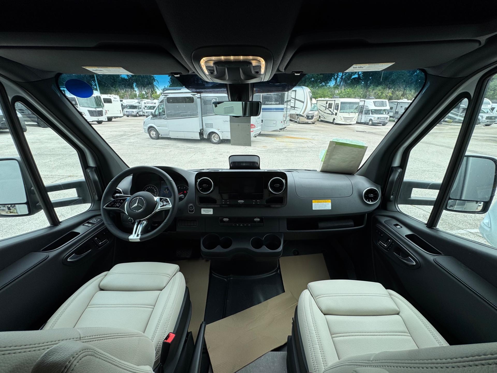 2026 LEISURE TRAVEL VANS 2026 LEISURE TRAVEL VANS UNITY - thumbnail 20