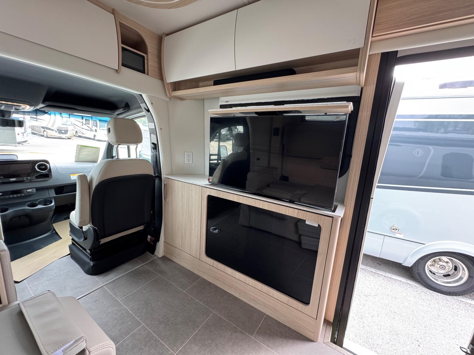 2026 LEISURE TRAVEL VANS 2026 LEISURE TRAVEL VANS UNITY - thumbnail 21