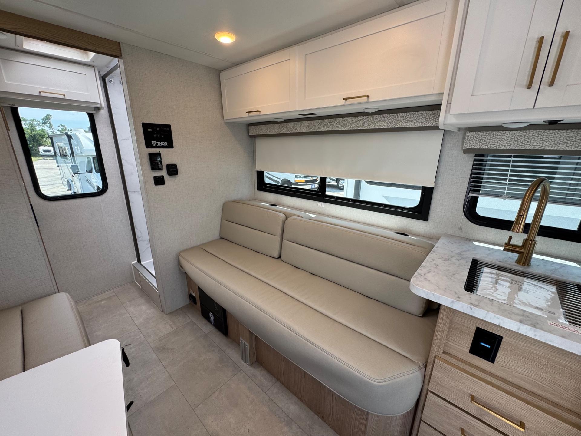 2026 Thor Motor Coach 2026 Thor Motor Coach Chateau - thumbnail 14