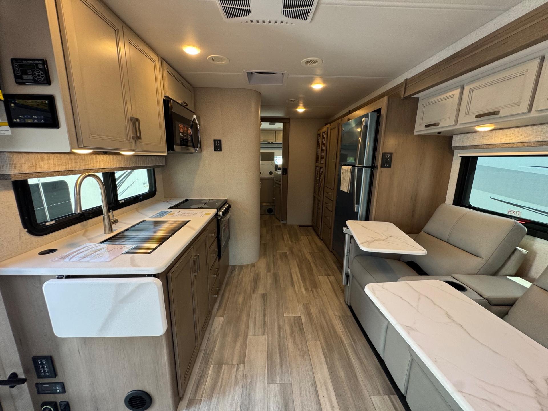 2027 Thor Motor Coach 2027 Thor Motor Coach Omni Trail - thumbnail 6