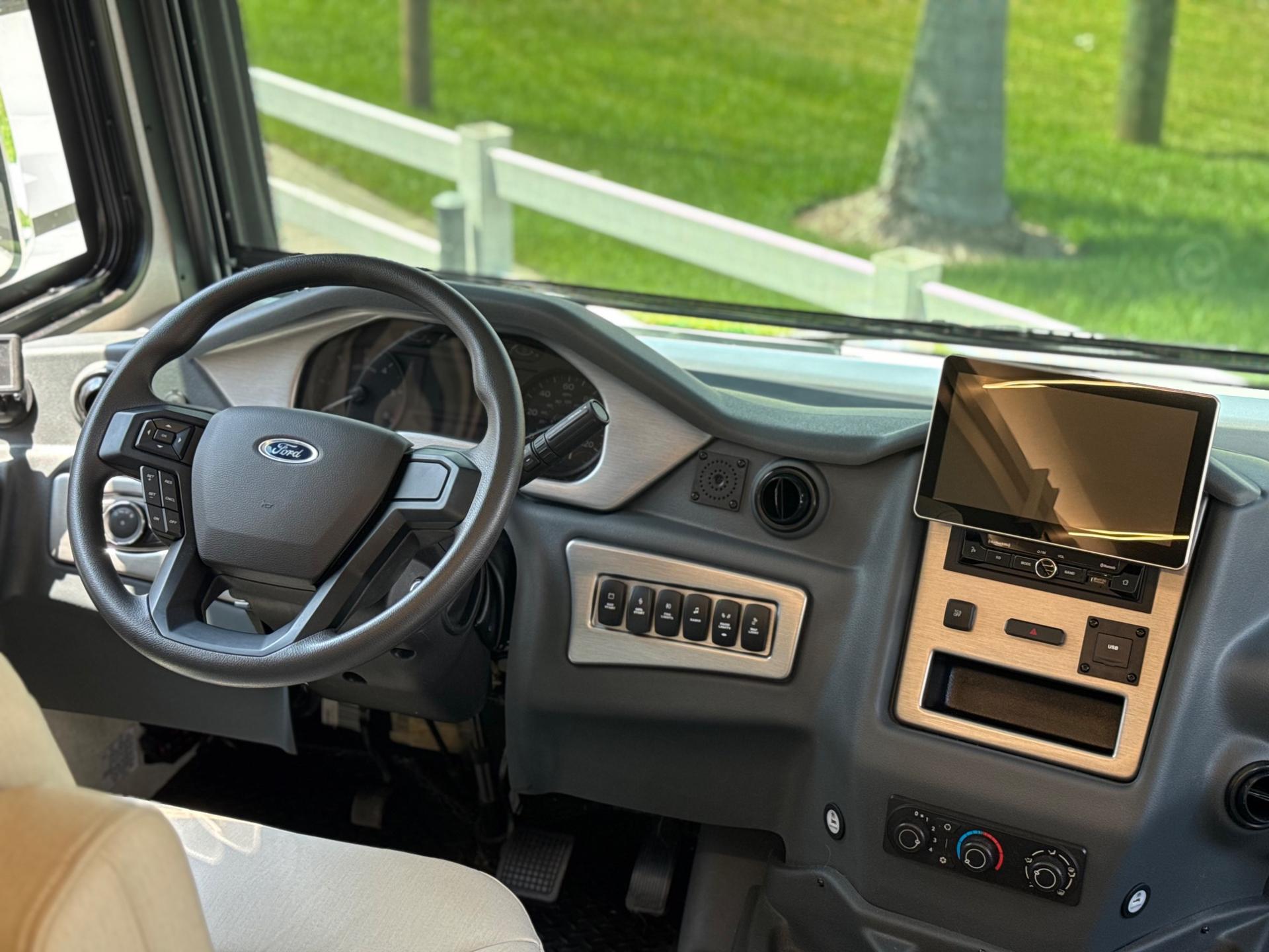 2024 Coachmen 2024 Coachmen Mirada - thumbnail 5