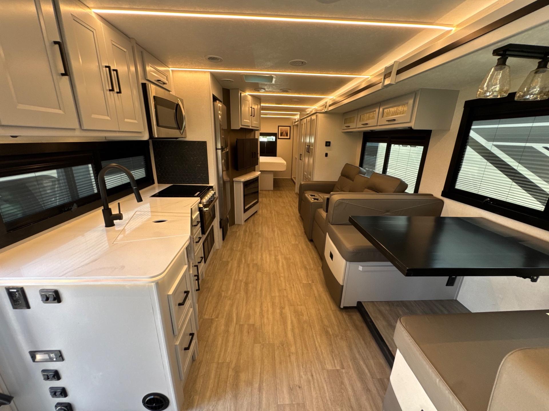 2024 Coachmen 2024 Coachmen Mirada - thumbnail 6