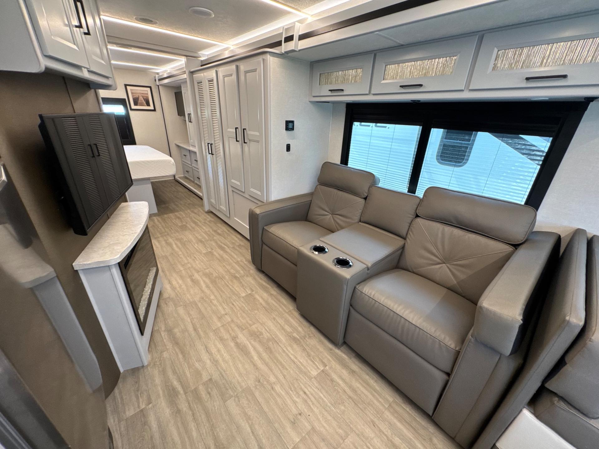 2024 Coachmen 2024 Coachmen Mirada - thumbnail 13