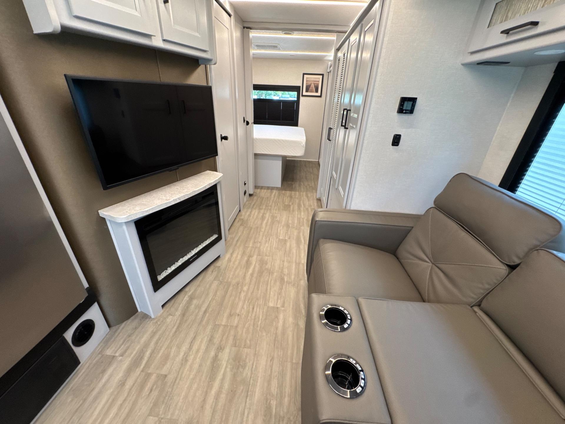 2024 Coachmen 2024 Coachmen Mirada - thumbnail 14