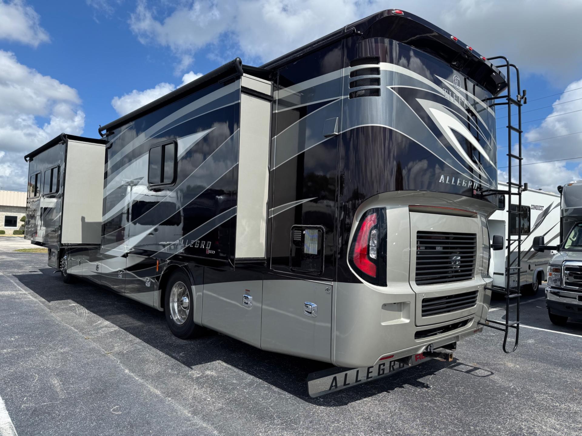 2018 Tiffin Motorhomes 2018 Tiffin Motorhomes Allegro Red - thumbnail 3