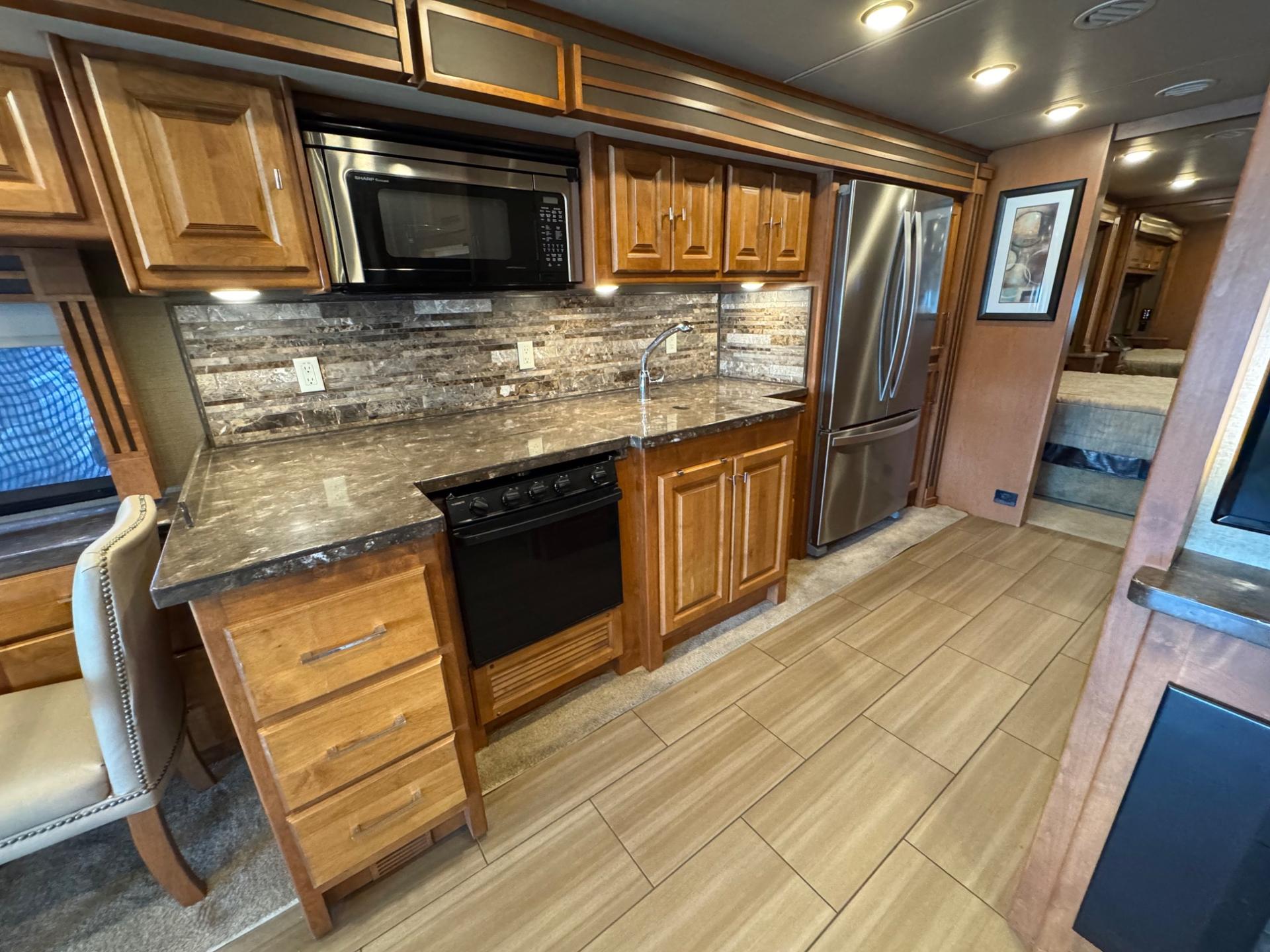 2018 Tiffin Motorhomes 2018 Tiffin Motorhomes Allegro Red - thumbnail 8