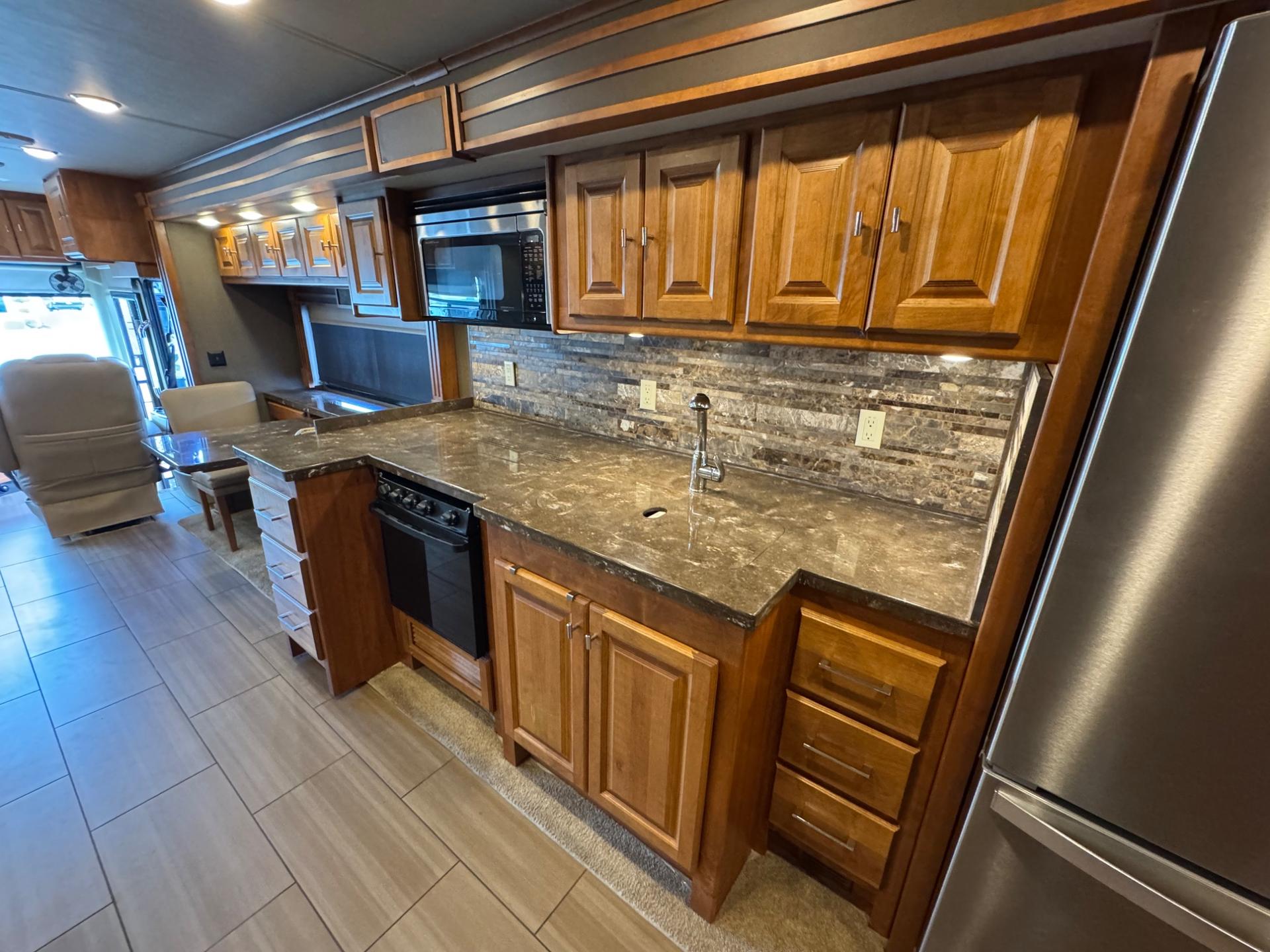2018 Tiffin Motorhomes 2018 Tiffin Motorhomes Allegro Red - thumbnail 14