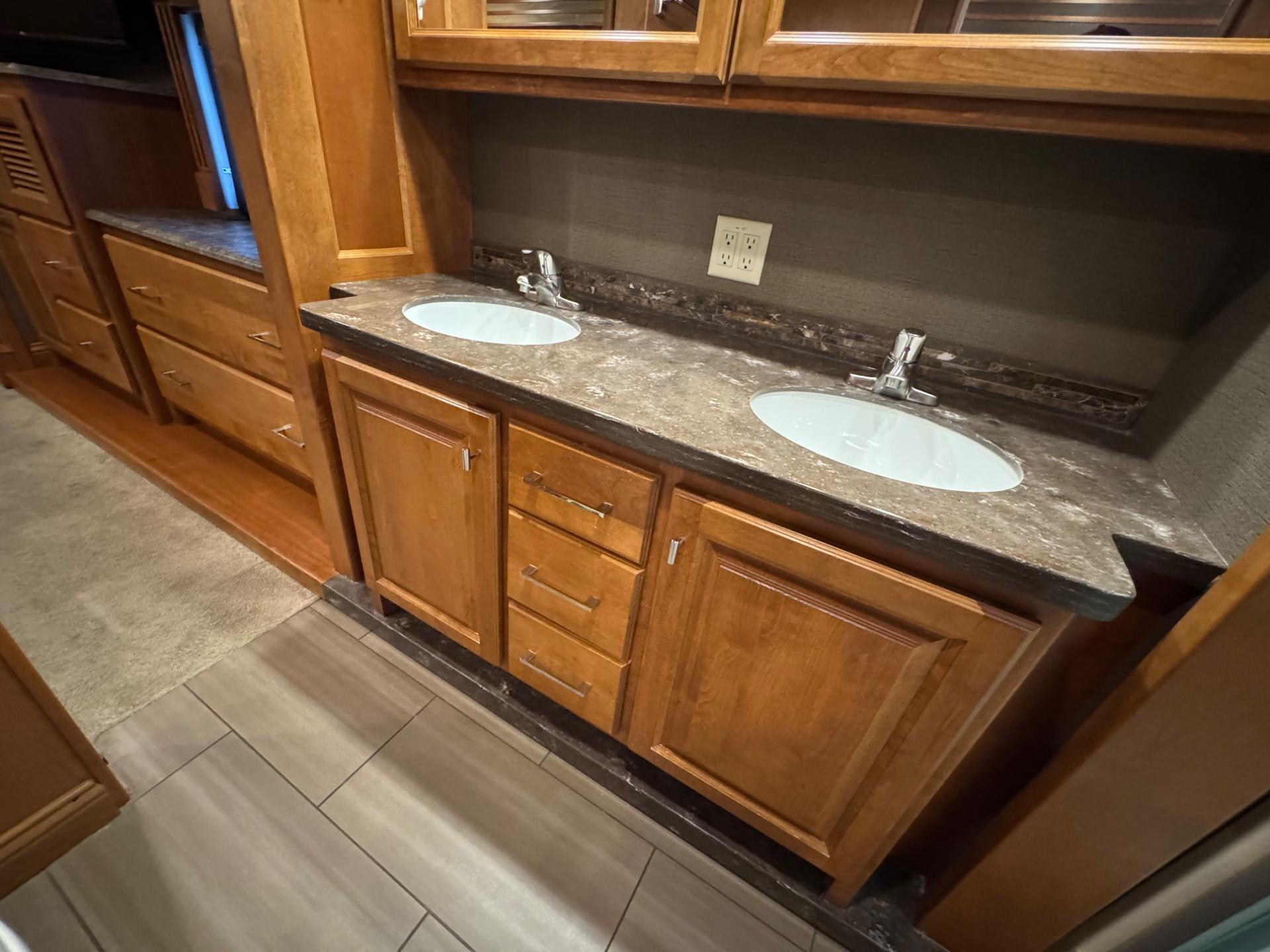 2018 Tiffin Motorhomes 2018 Tiffin Motorhomes Allegro Red - thumbnail 31