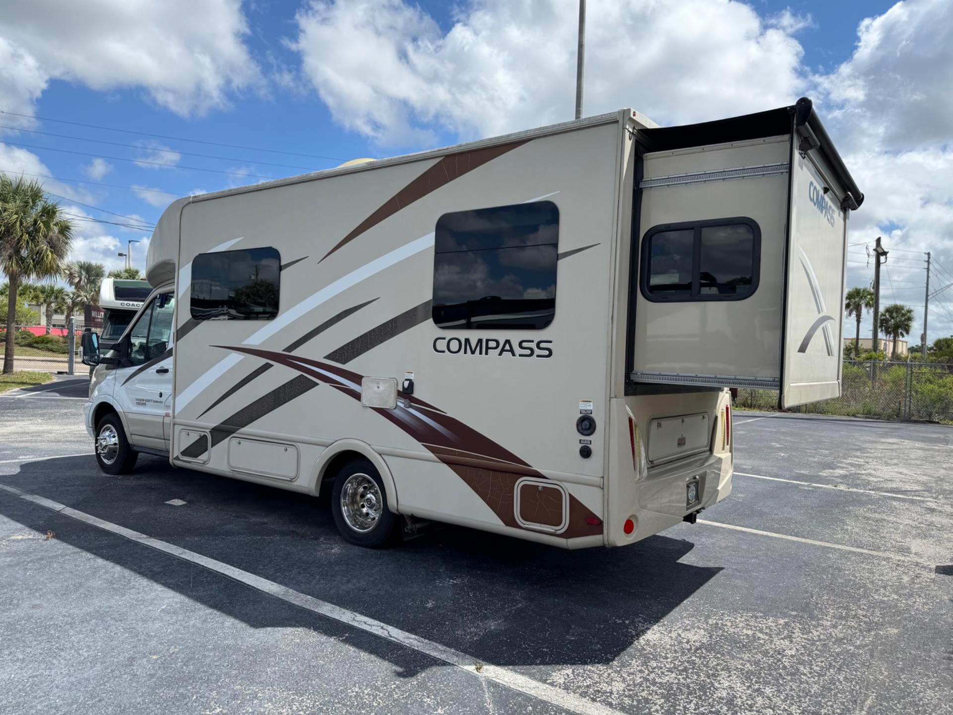 2018 Thor Motor Coach 2018 Thor Motor Coach Compass - thumbnail 3