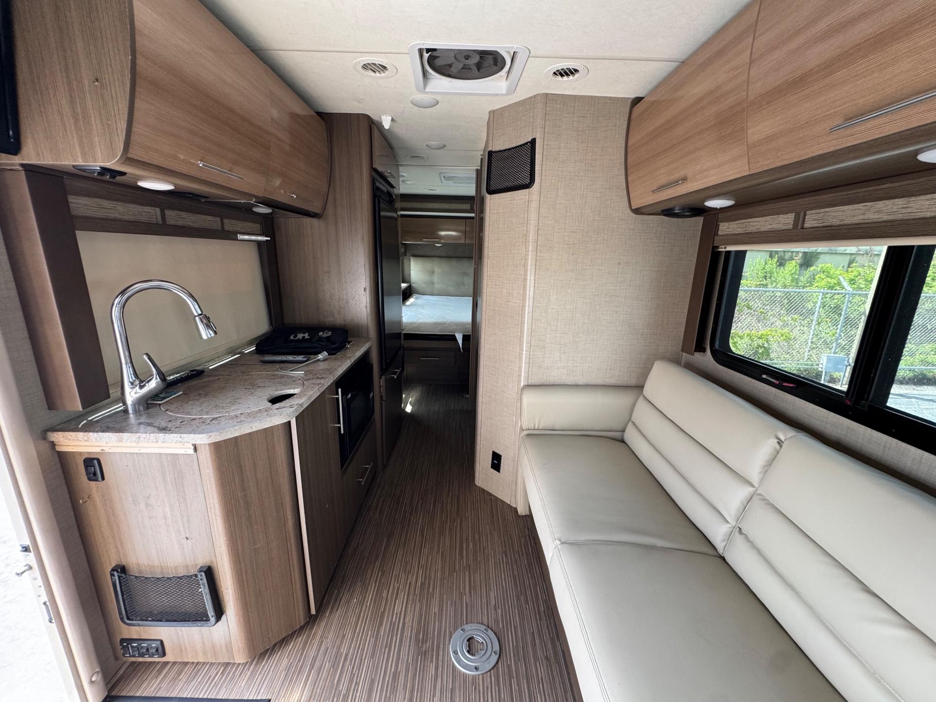2018 Thor Motor Coach 2018 Thor Motor Coach Compass - thumbnail 6