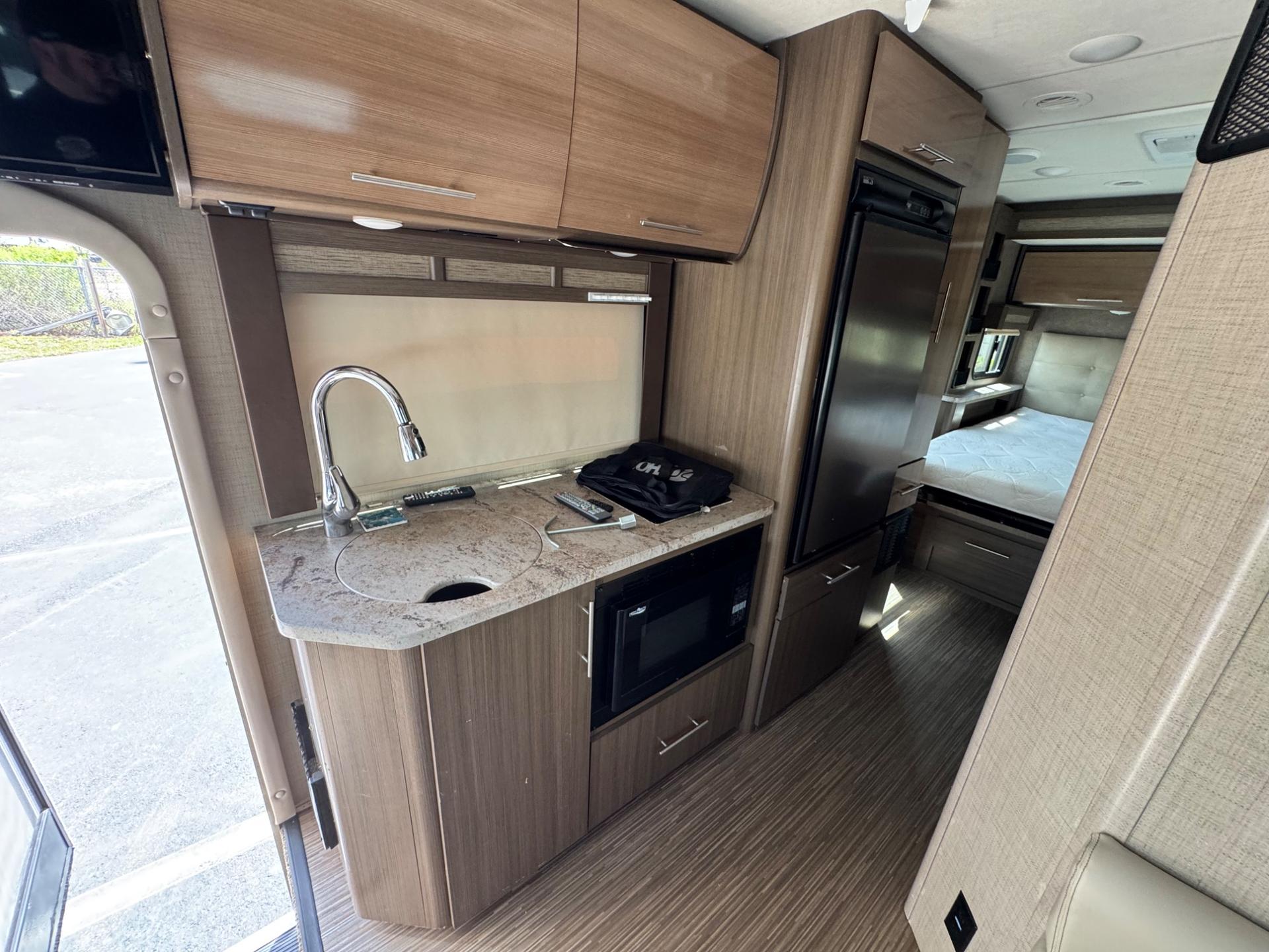 2018 Thor Motor Coach 2018 Thor Motor Coach Compass - thumbnail 8