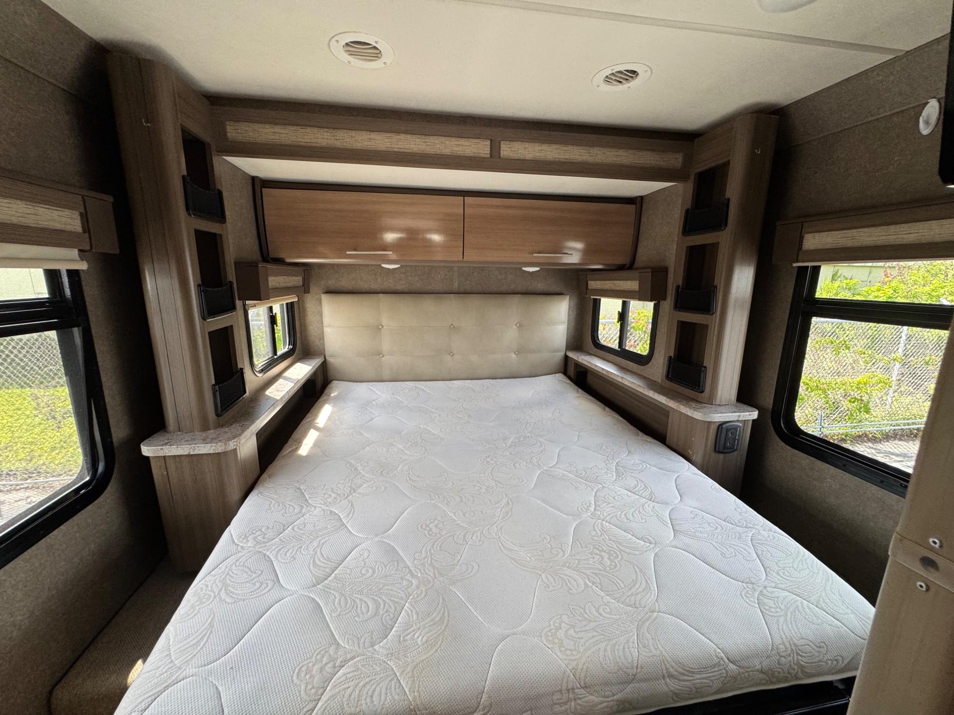 2018 Thor Motor Coach 2018 Thor Motor Coach Compass - thumbnail 11