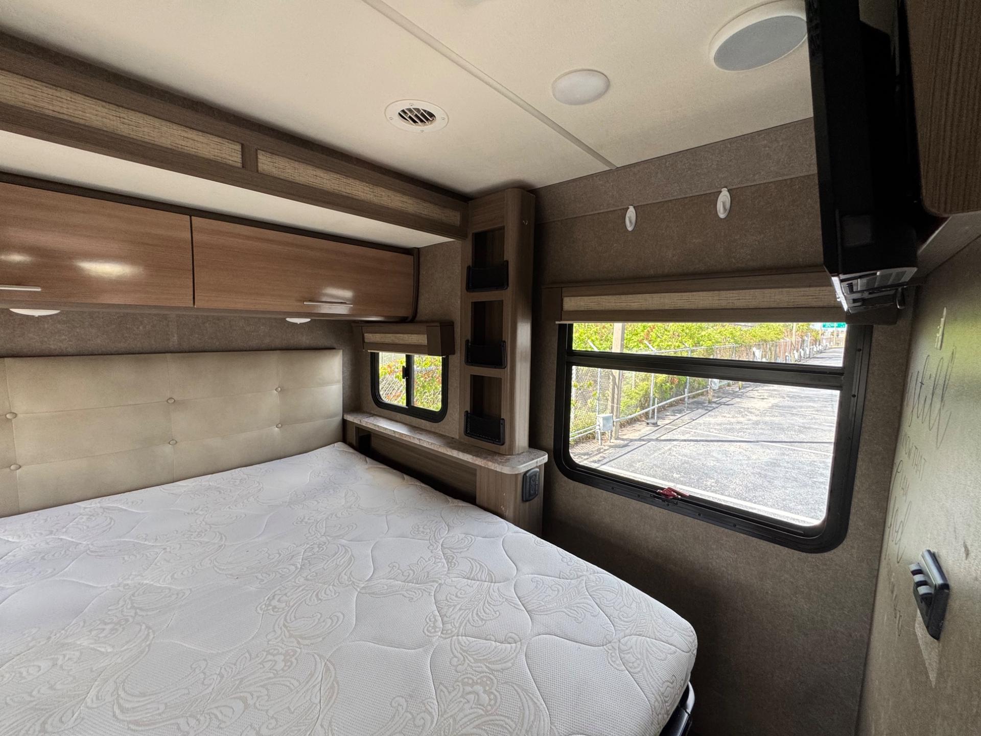 2018 Thor Motor Coach 2018 Thor Motor Coach Compass - thumbnail 12