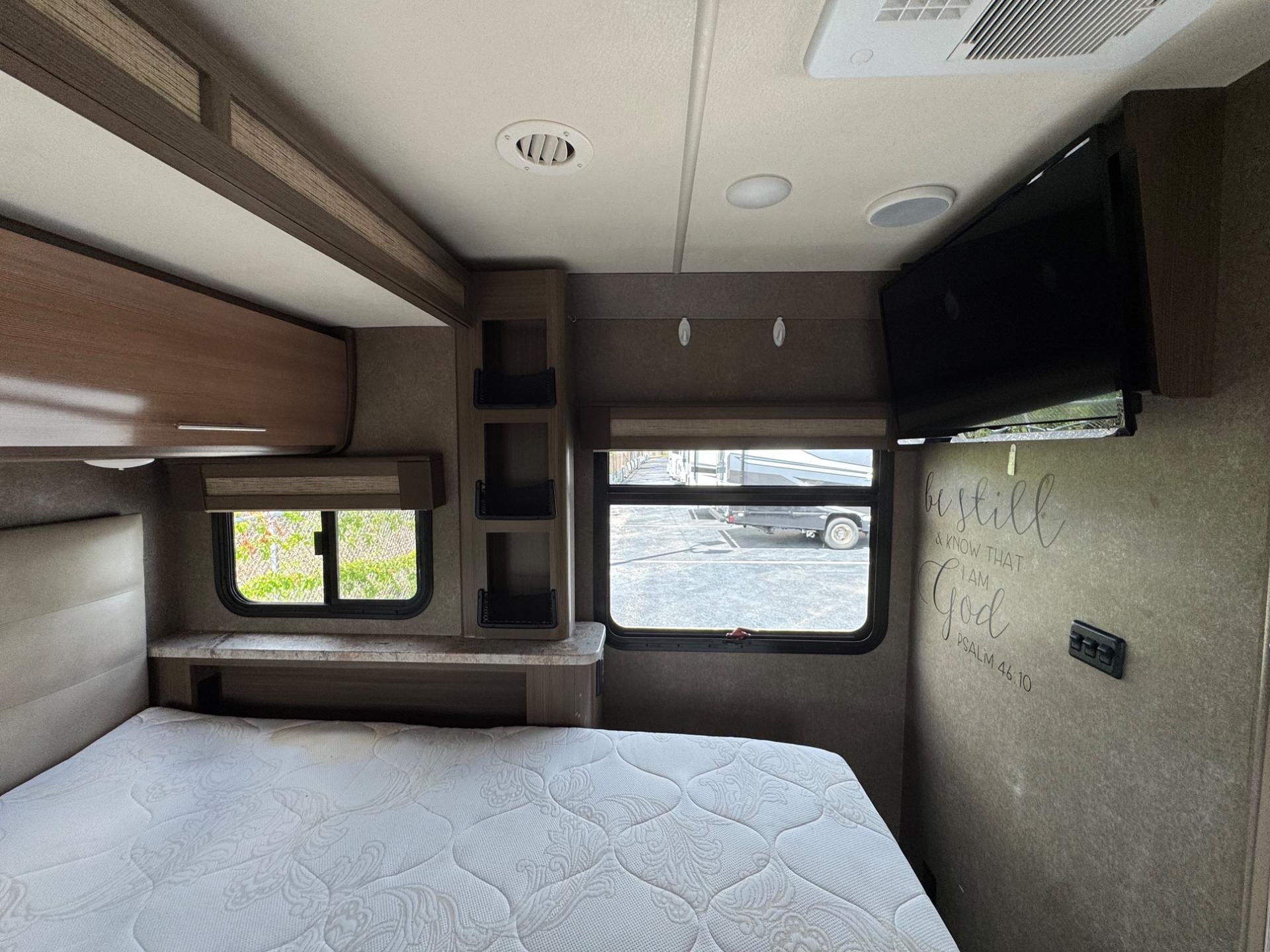 2018 Thor Motor Coach 2018 Thor Motor Coach Compass - thumbnail 13